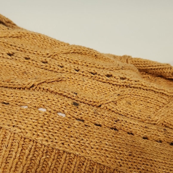 Christopher and Banks petite sweater vest with tie at waist. Sz petite large. - Picture 4 of 11